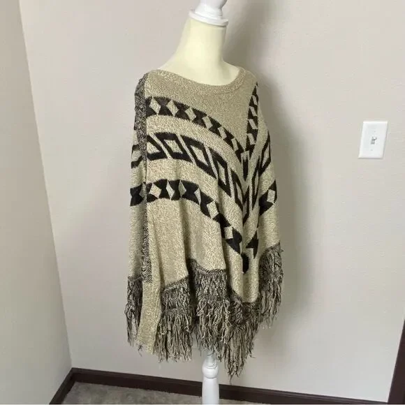 Maurices Boho Southwestern Knit Pancho Shawl W/ Fringe Sweater Women's Size L/XL - Picture 4 of 13